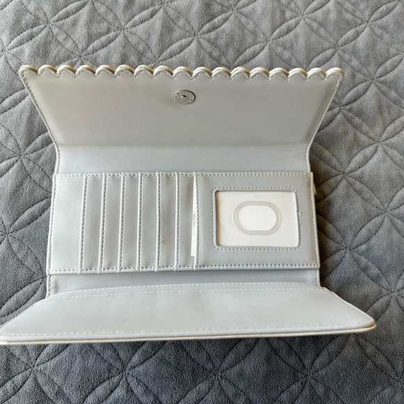 Alice in Wonderland Embossed Loungefly Purse and Wallet set - Picture 4 of 5